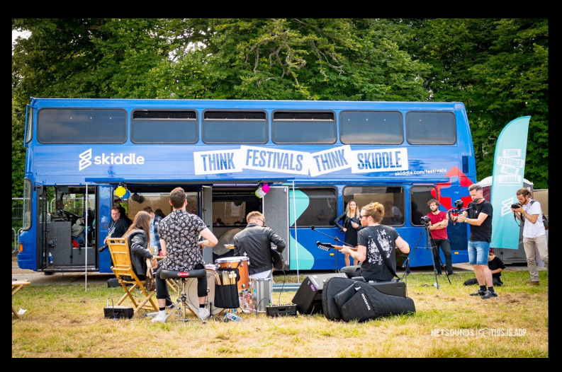 Skiddle-Bus